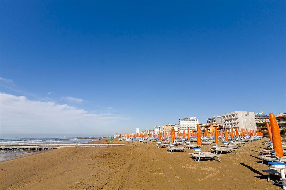 Hotel Manzoni Lido di Jesolo Eksteriør bilde