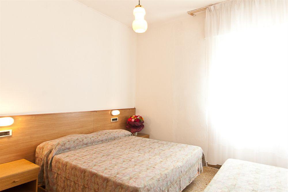 Hotel Manzoni Lido di Jesolo Eksteriør bilde