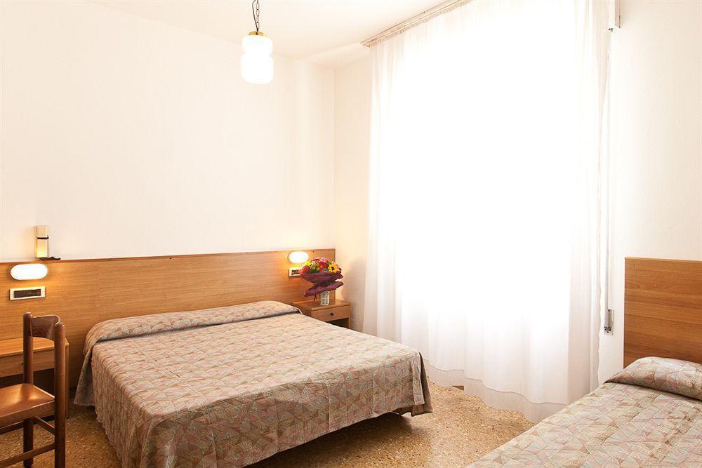 Hotel Manzoni Lido di Jesolo Eksteriør bilde