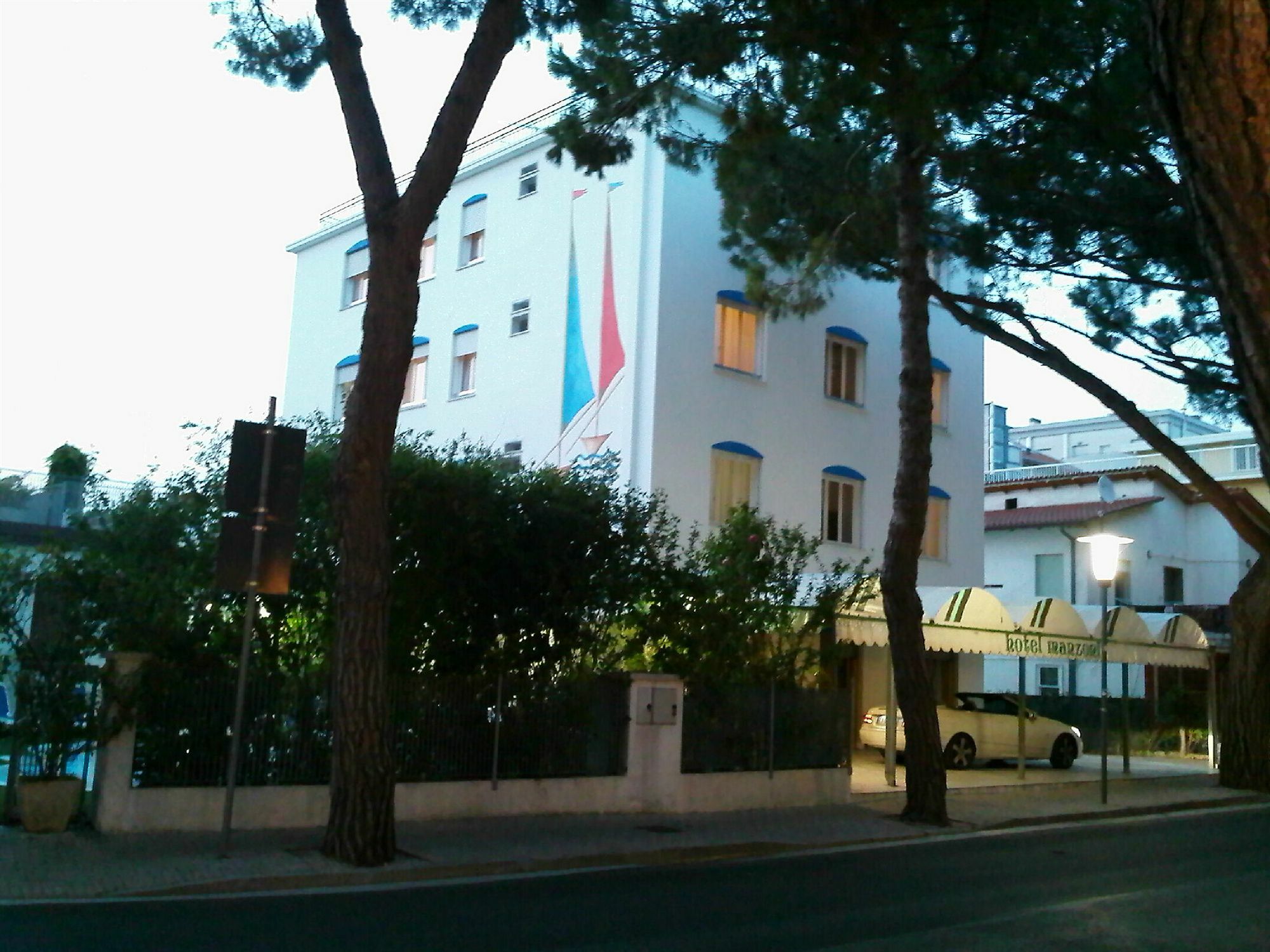 Hotel Manzoni Lido di Jesolo Eksteriør bilde