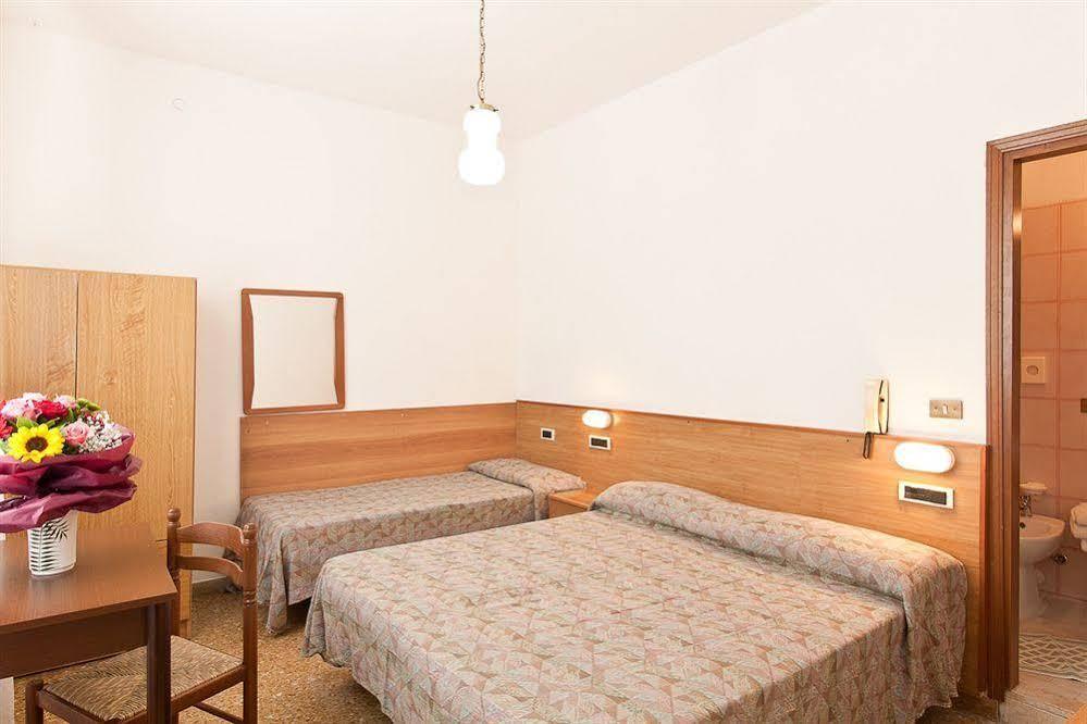 Hotel Manzoni Lido di Jesolo Eksteriør bilde